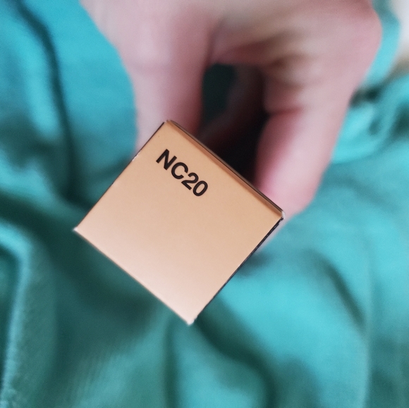 Sold! Mac studio fix stick foundation NC20 BNIB - Picture 2 of 2